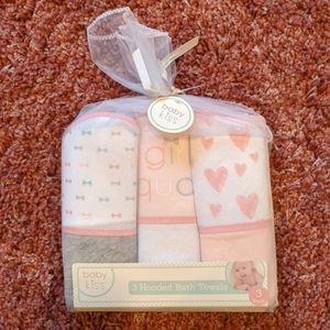 NWT 3 hooded baby bath towels - 27" x 30"